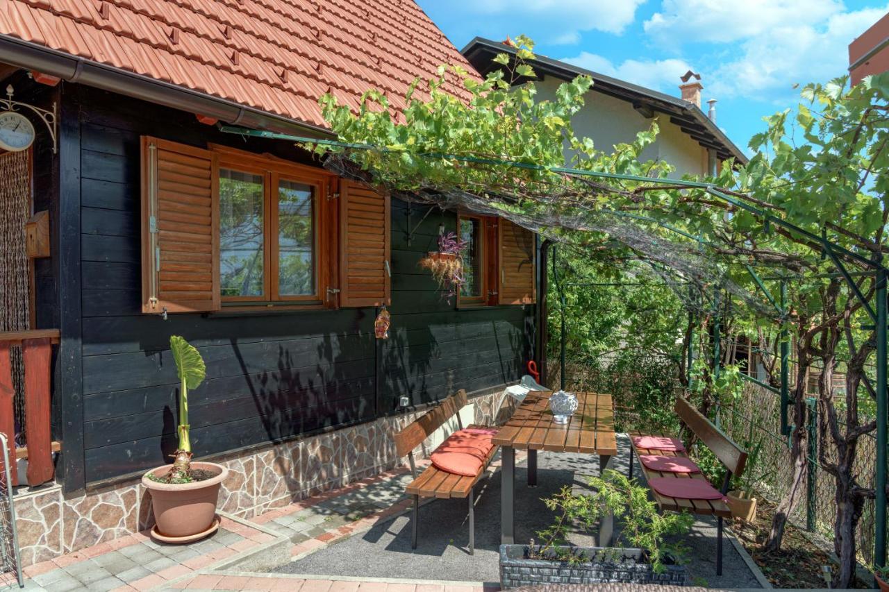 Villa Kuca Za Odmor Rukova Hiza à Donja Stubica Extérieur photo